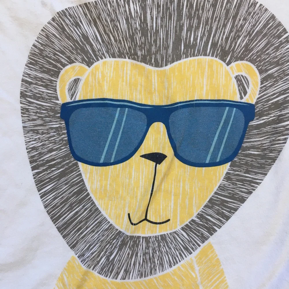 Gymboree boy’s short sleeve white lion print Tshirt size 5T
